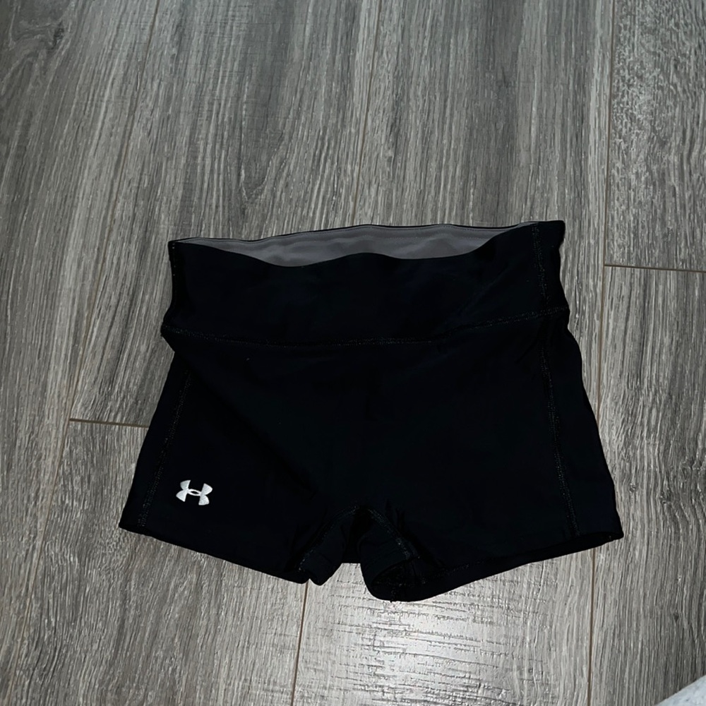 UNDER ARMOUR GIRL’S SIZE SMALL SHORTS !!